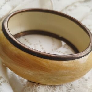 VTG brass Like metals and ceramic bracket